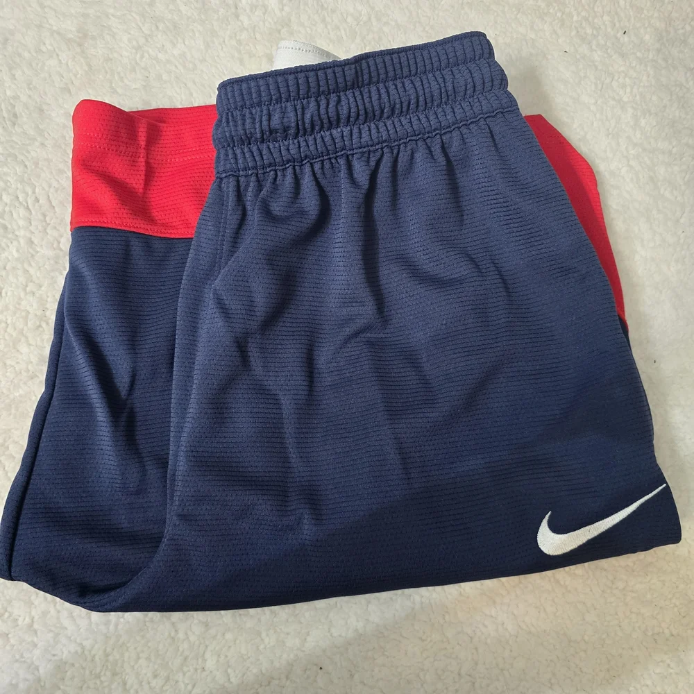 Nike Men's Athletic Shorts in Navy and Red - Picture 10 of 10